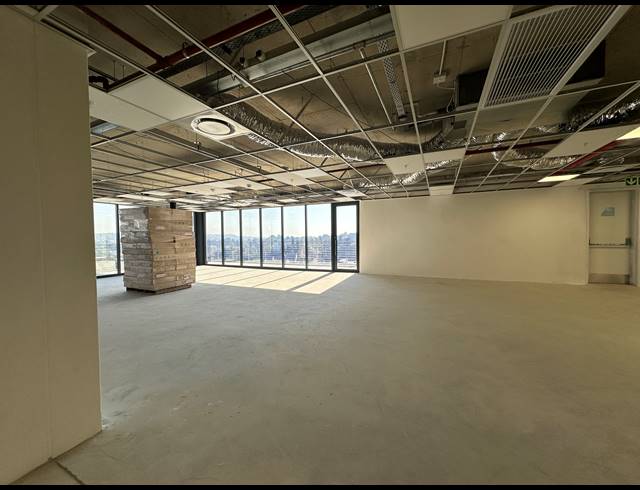 1,387M² OFFICE TO LET IN GLENADRIENNE